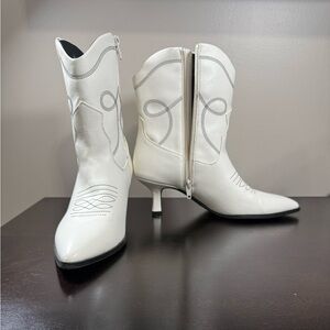 Universal Thread Women's Size 9.5 Jenson Western Ankle Boots Off White